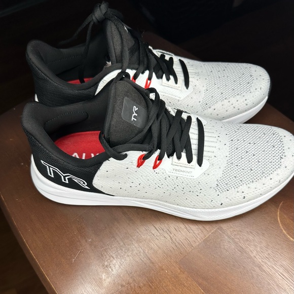 TYR Black and White Athletic Shoes Lightweight Performance - Picture 2 of 4